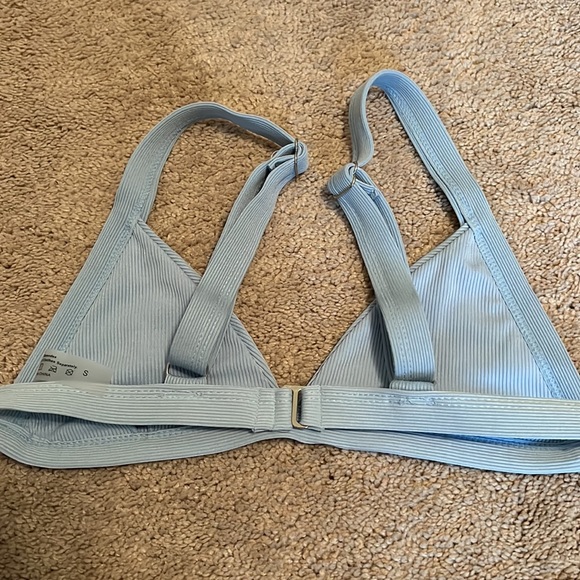 triangle bikini top, never worn, baby blue, adjustable straps, great condition! - Picture 2 of 2